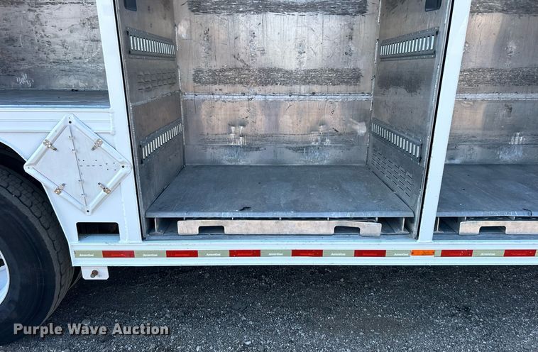 image for item EG1064 2013 Peterbilt  337 delivery truck