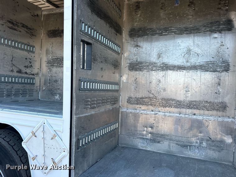 image for item EG1064 2013 Peterbilt  337 delivery truck