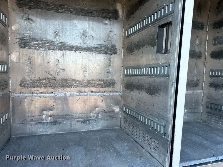 image for item EG1064 2013 Peterbilt  337 delivery truck