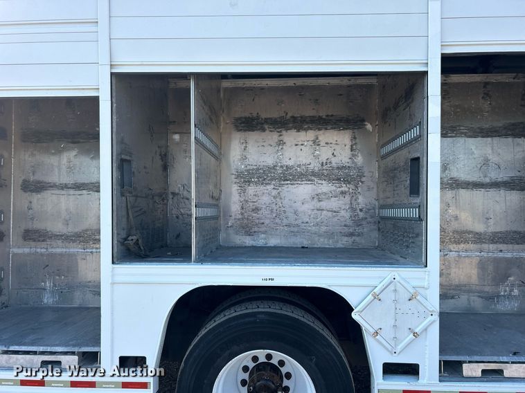 image for item EG1064 2013 Peterbilt  337 delivery truck