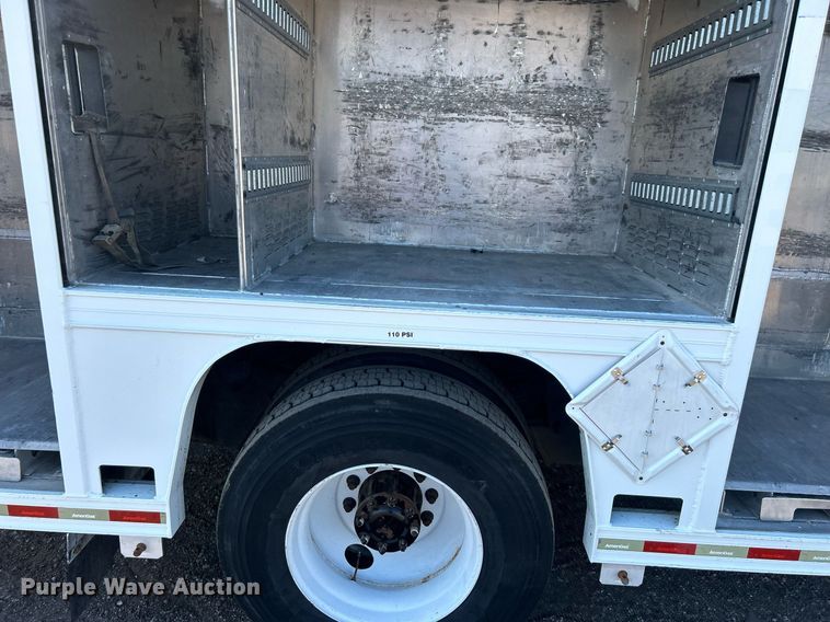 image for item EG1064 2013 Peterbilt  337 delivery truck