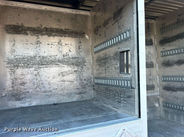 image for item EG1064 2013 Peterbilt  337 delivery truck