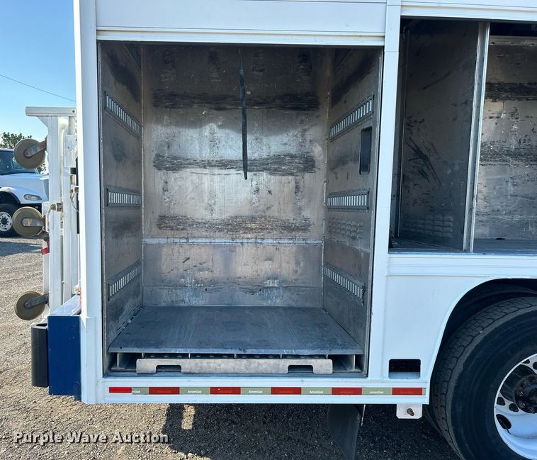 image for item EG1064 2013 Peterbilt  337 delivery truck