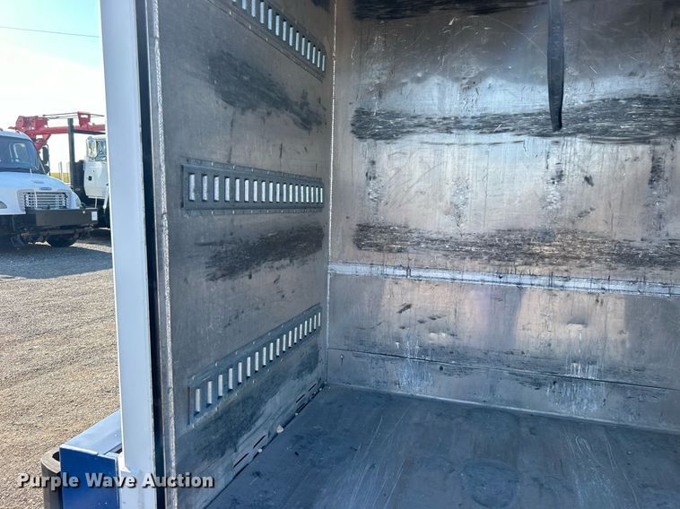 image for item EG1064 2013 Peterbilt  337 delivery truck