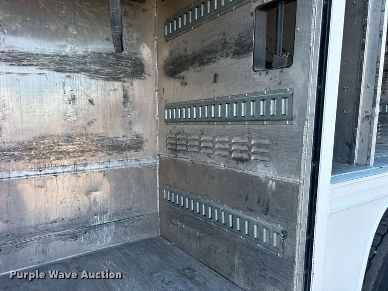 image for item EG1064 2013 Peterbilt  337 delivery truck