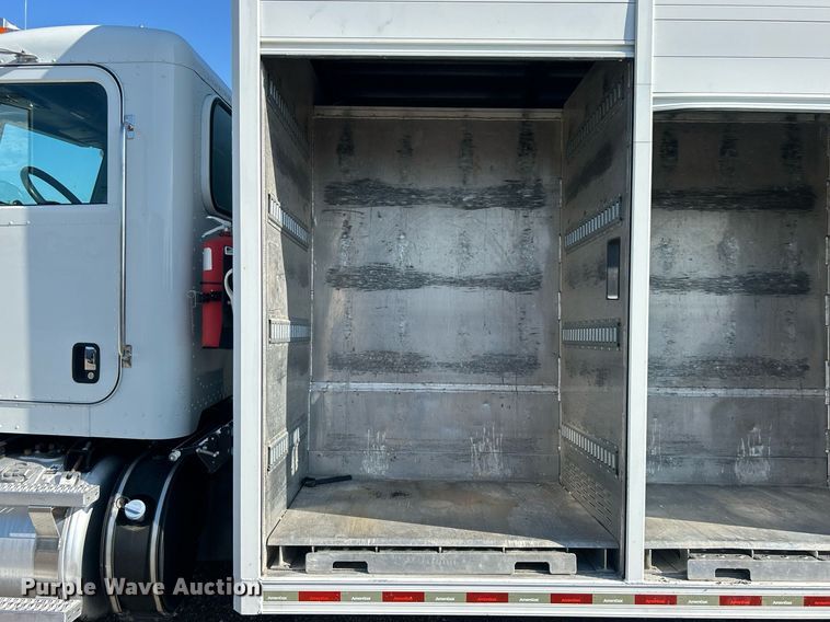 image for item EG1064 2013 Peterbilt  337 delivery truck