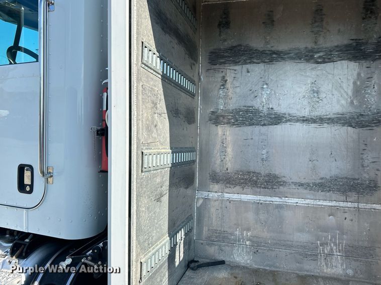 image for item EG1064 2013 Peterbilt  337 delivery truck