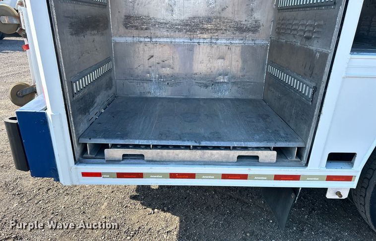 image for item EG1064 2013 Peterbilt  337 delivery truck