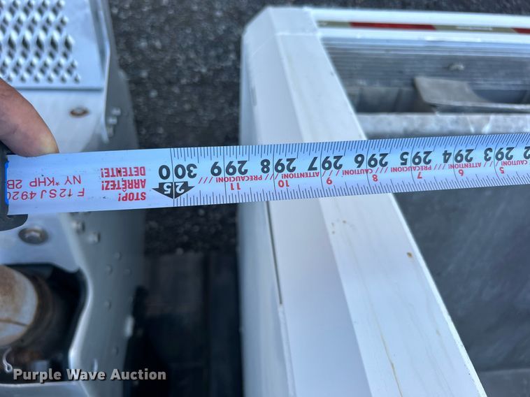 image for item EG1064 2013 Peterbilt  337 delivery truck