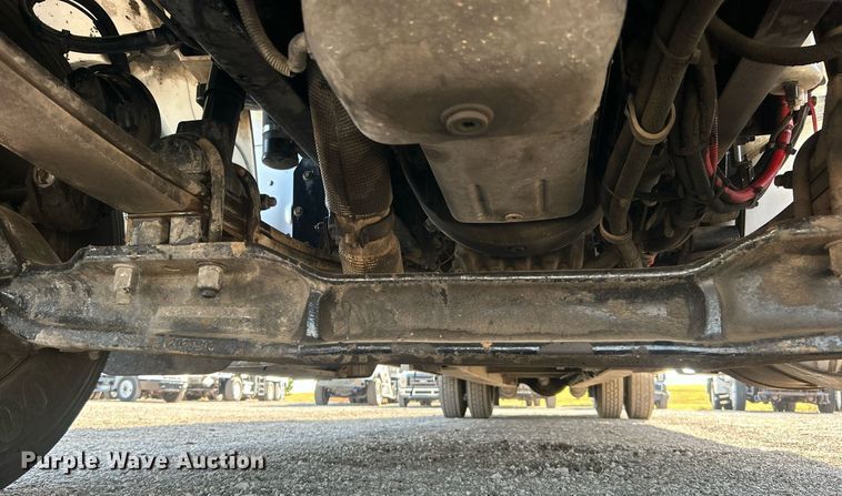 image for item EG1064 2013 Peterbilt  337 delivery truck