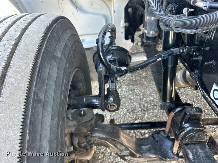 image for item EG1064 2013 Peterbilt  337 delivery truck