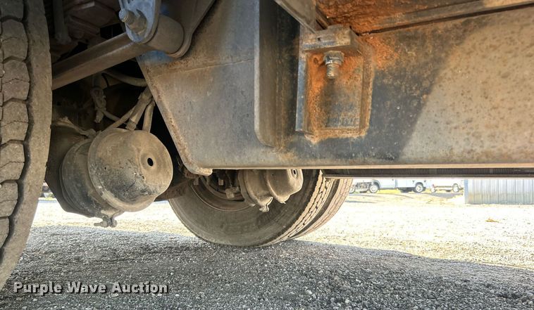 image for item EG1064 2013 Peterbilt  337 delivery truck