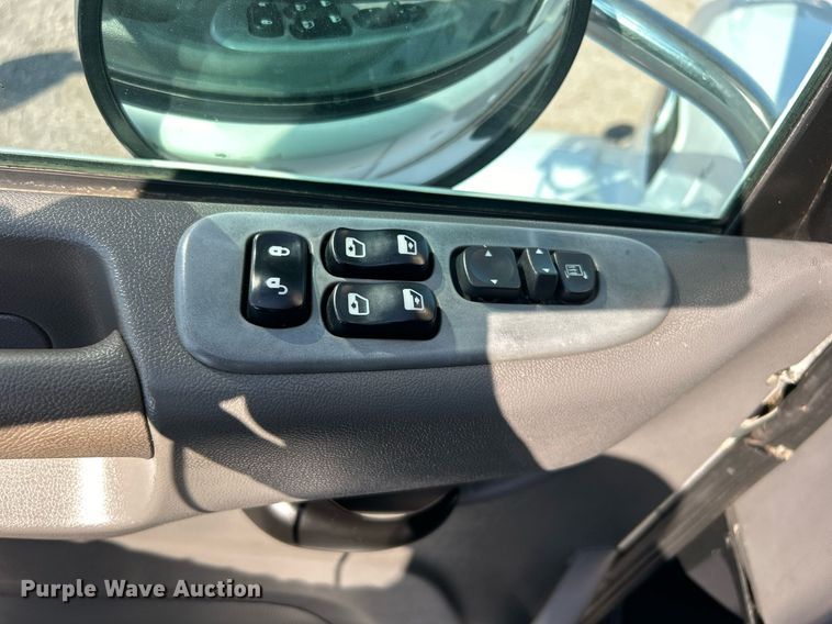 image for item EG1064 2013 Peterbilt  337 delivery truck