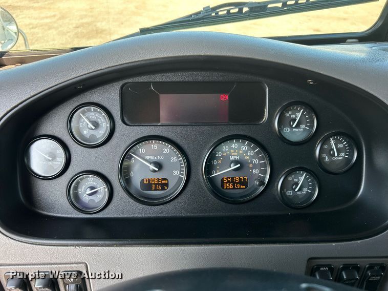 image for item EG1064 2013 Peterbilt  337 delivery truck