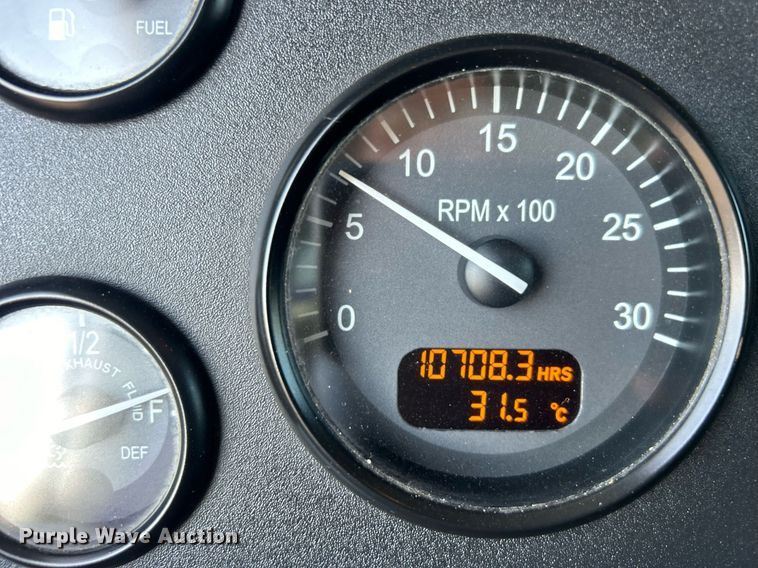 image for item EG1064 2013 Peterbilt  337 delivery truck