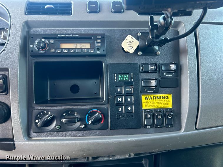 image for item EG1064 2013 Peterbilt  337 delivery truck