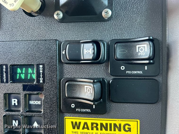 image for item EG1064 2013 Peterbilt  337 delivery truck