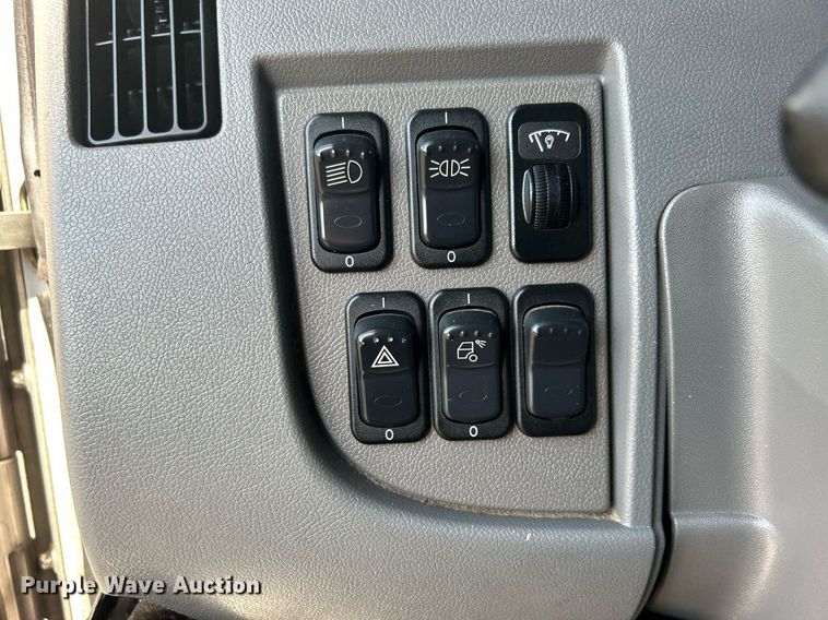 image for item EG1064 2013 Peterbilt  337 delivery truck