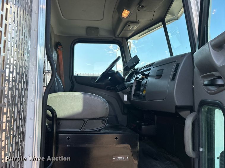 image for item EG1064 2013 Peterbilt  337 delivery truck