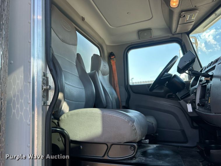 image for item EG1064 2013 Peterbilt  337 delivery truck