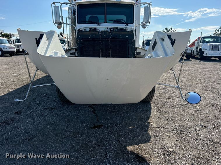 image for item EG1064 2013 Peterbilt  337 delivery truck