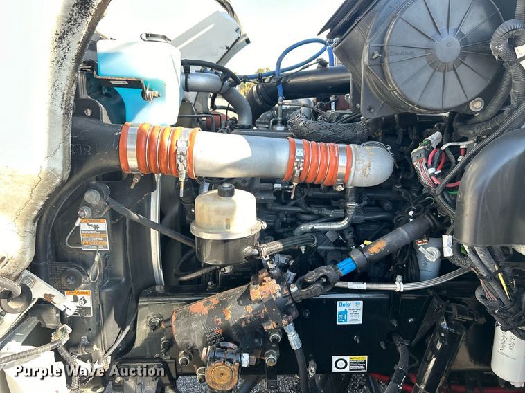 image for item EG1064 2013 Peterbilt  337 delivery truck