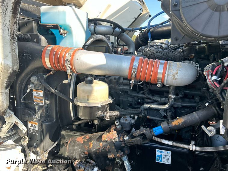 image for item EG1064 2013 Peterbilt  337 delivery truck