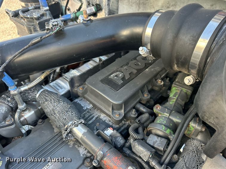 image for item EG1064 2013 Peterbilt  337 delivery truck