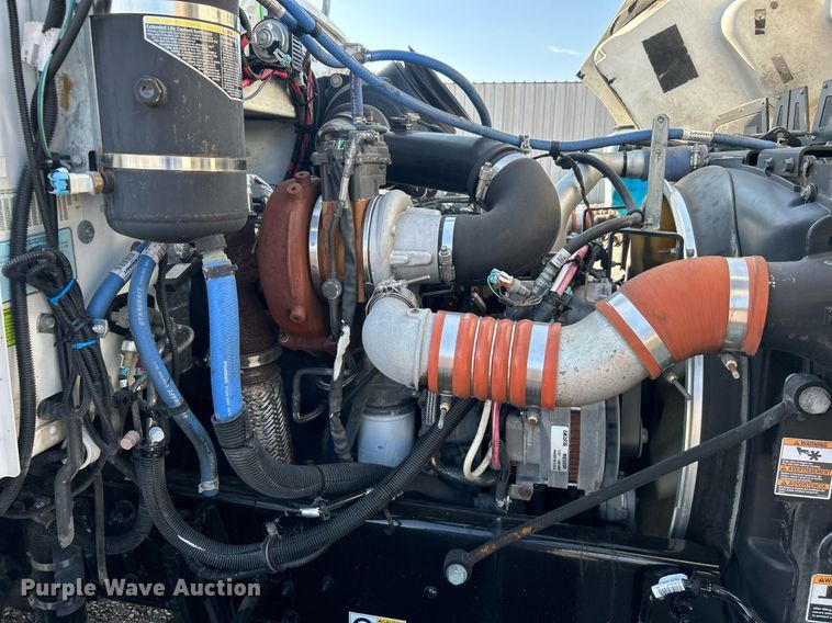 image for item EG1064 2013 Peterbilt  337 delivery truck