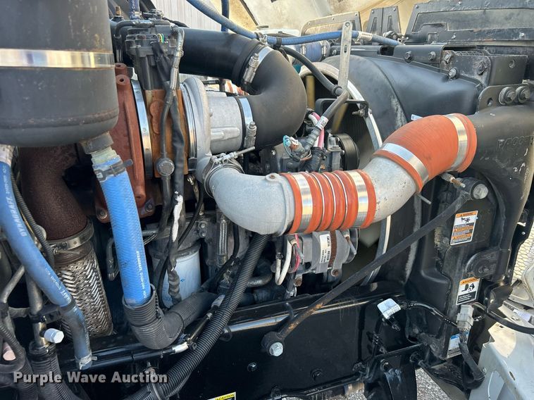 image for item EG1064 2013 Peterbilt  337 delivery truck