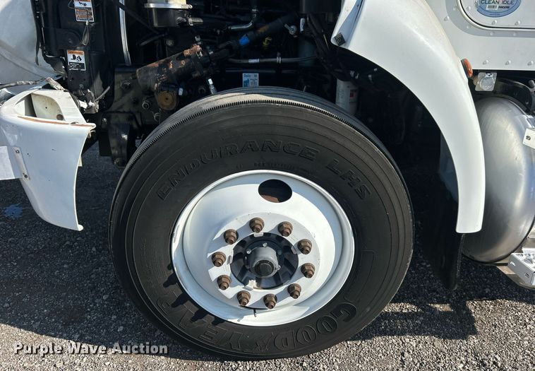 image for item EG1064 2013 Peterbilt  337 delivery truck