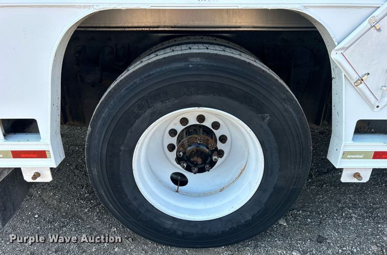 image for item EG1064 2013 Peterbilt  337 delivery truck