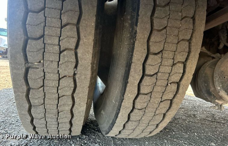 image for item EG1064 2013 Peterbilt  337 delivery truck