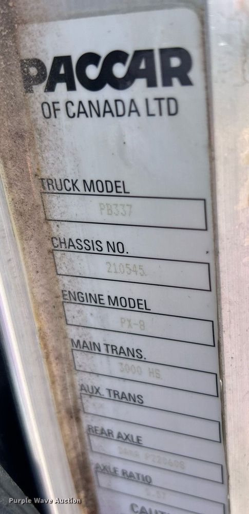 image for item EG1064 2013 Peterbilt  337 delivery truck