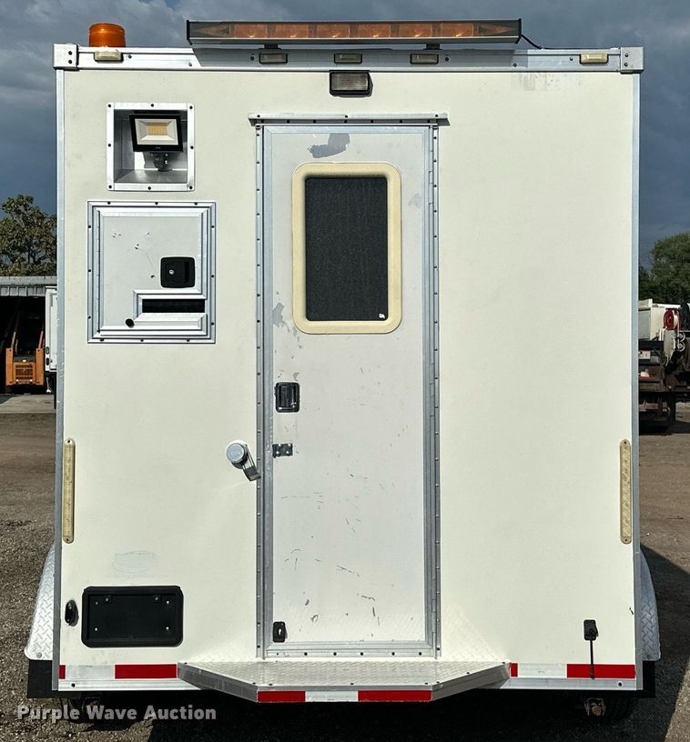 image for item EG1076 2010 Forest River  fiber optic trailer 