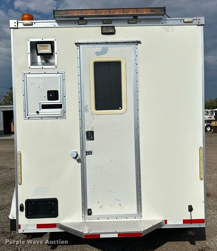 image for item EG1076 2010 Forest River  fiber optic trailer 