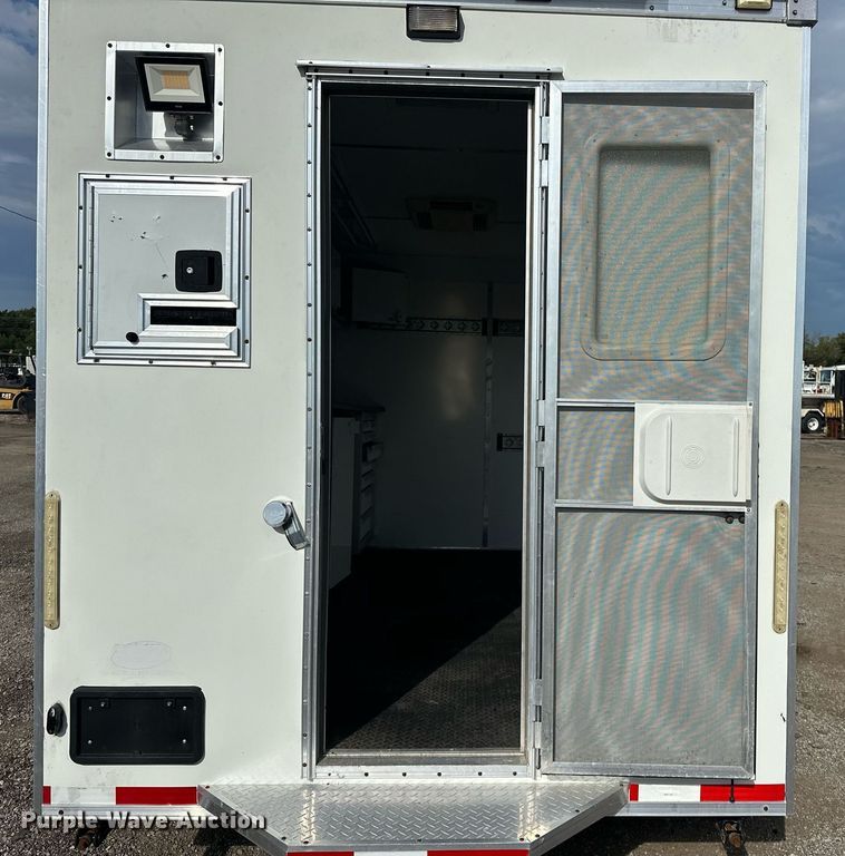 image for item EG1076 2010 Forest River  fiber optic trailer 