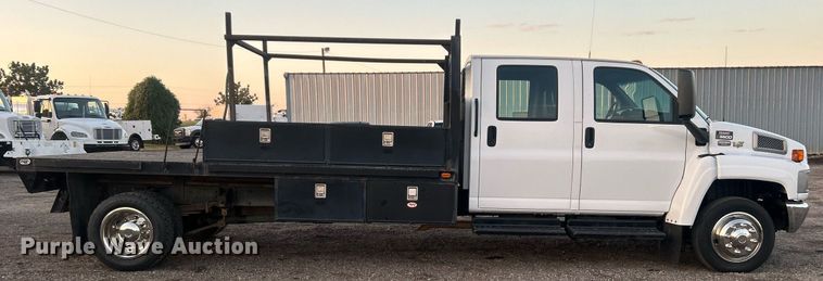 image for item EG1078 2004 GMC  C5500 Crew Cab flatbed truck