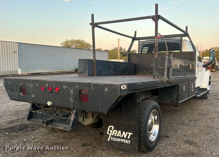image for item EG1078 2004 GMC  C5500 Crew Cab flatbed truck