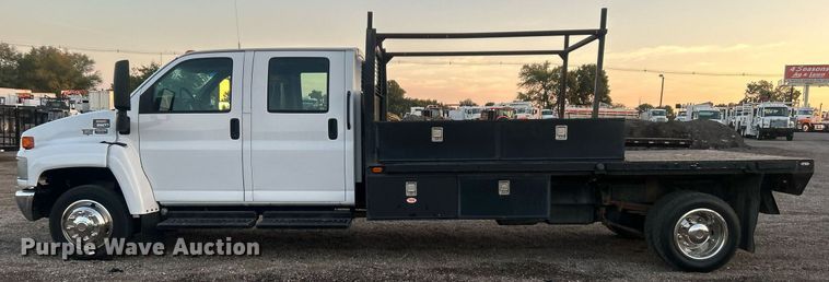 image for item EG1078 2004 GMC  C5500 Crew Cab flatbed truck