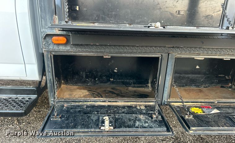 image for item EG1078 2004 GMC  C5500 Crew Cab flatbed truck