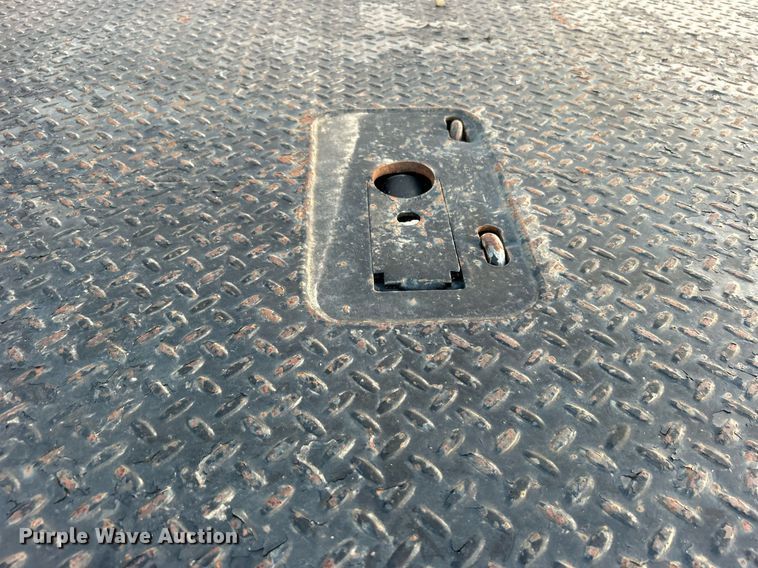 image for item EG1078 2004 GMC  C5500 Crew Cab flatbed truck