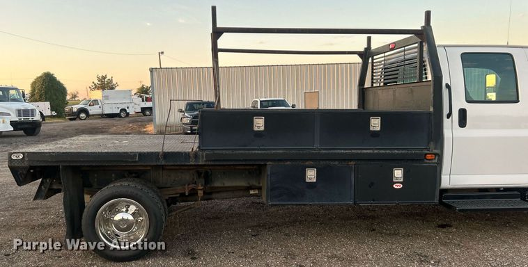 image for item EG1078 2004 GMC  C5500 Crew Cab flatbed truck