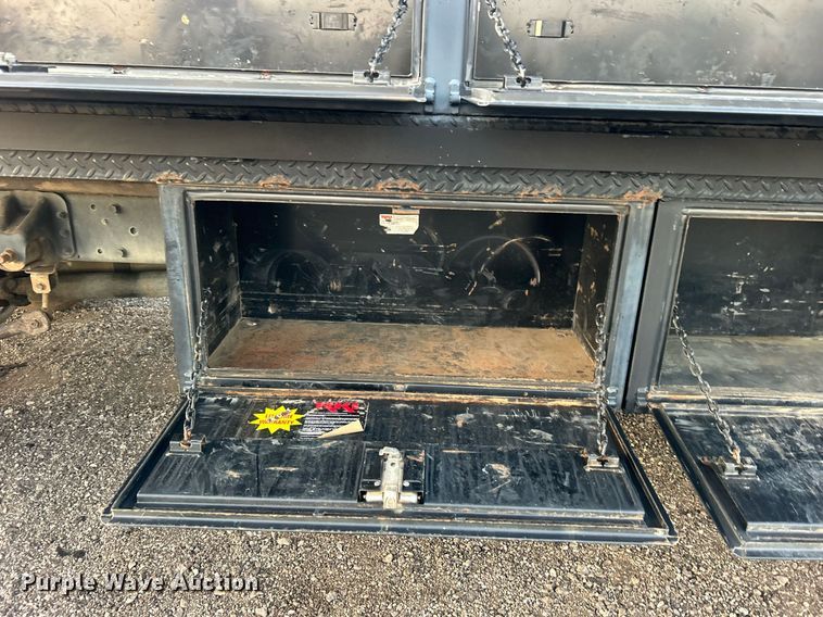 image for item EG1078 2004 GMC  C5500 Crew Cab flatbed truck