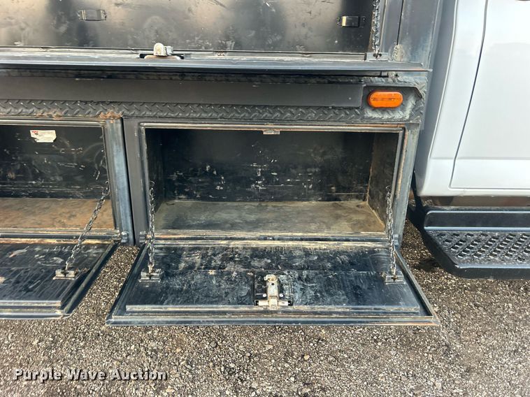 image for item EG1078 2004 GMC  C5500 Crew Cab flatbed truck