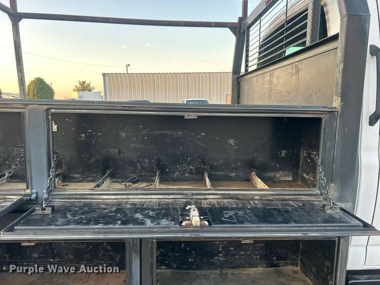 image for item EG1078 2004 GMC  C5500 Crew Cab flatbed truck