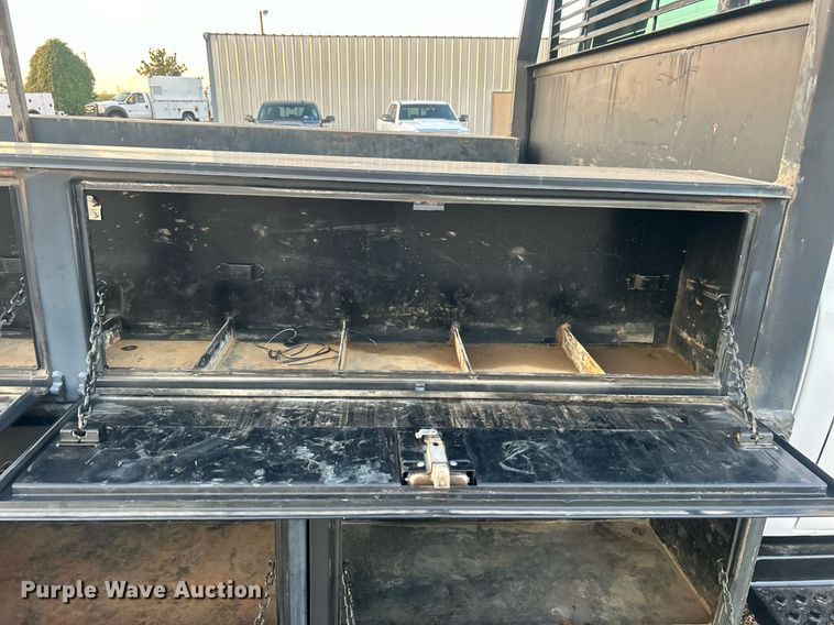 image for item EG1078 2004 GMC  C5500 Crew Cab flatbed truck