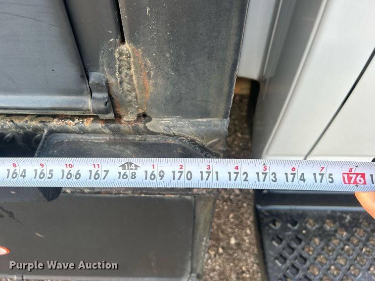 image for item EG1078 2004 GMC  C5500 Crew Cab flatbed truck