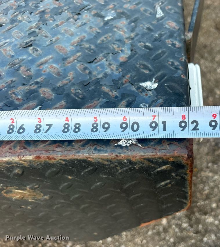 image for item EG1078 2004 GMC  C5500 Crew Cab flatbed truck