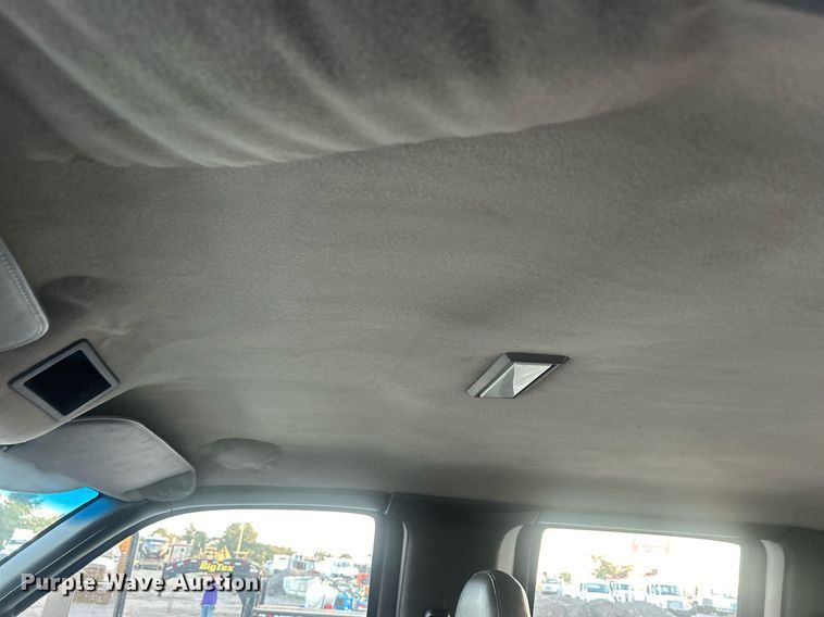 image for item EG1078 2004 GMC  C5500 Crew Cab flatbed truck